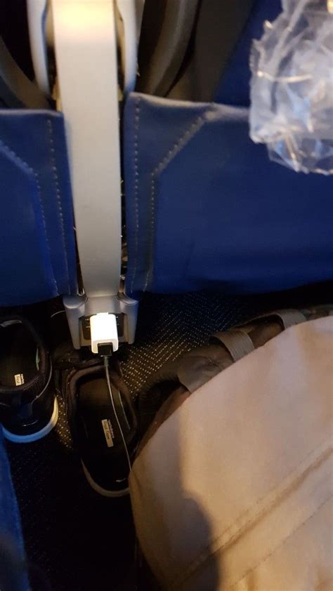 does boeing 777 have outlets